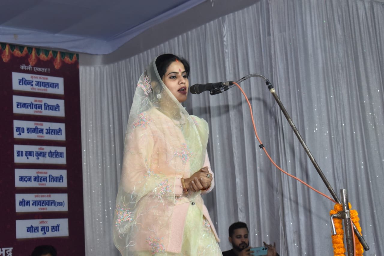 जब याद तुम्हारी आती है, तिरंगे को चूम लेती हुँ....