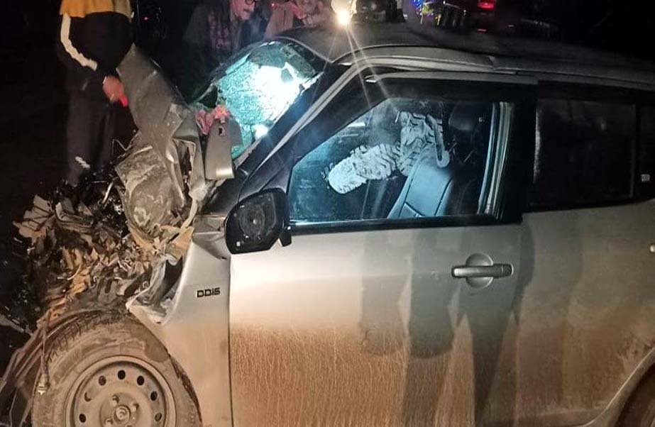 हाइवा ने कार को मारी टक्कर, IPS के माता-पिता और नानी की मौत