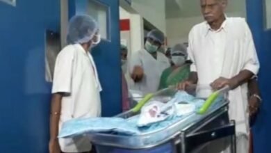 74 वर्ष की उम्र में महिला ने दिया जुड़वां बच्चों को जन्म, बना विश्व रिकॉर्ड