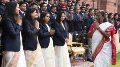 देश के भविष्य को आकार देने में महत्वपूर्ण भूमिका निभाएं अधिकारी: मुर्मु