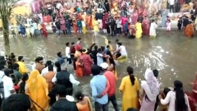 छठ पूजा के दौरान जमकर मारपीट : महिलाएं भी एक दूसरे पर झपटीं