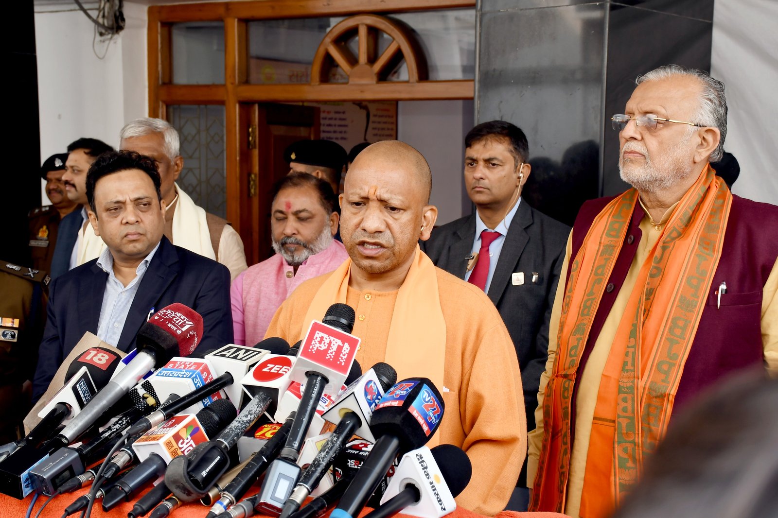 सीएम योगी ने विपक्षी दलों से की अपील, सदन की गरिमा बनाए रखने में दें अपना योगदान