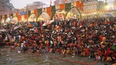 पवित्र नदियों, जलाशयों में स्नान के लिए उमड़ा श्रद्धालुओं का जन सैलाब