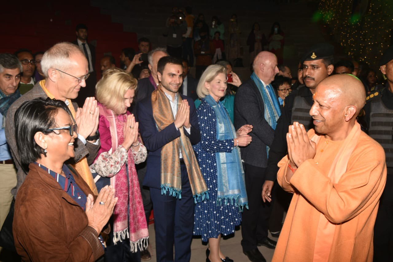 देव दीपावली:यूपी की जमीं पर विदेशी मेहमानों का भव्य स्वागत