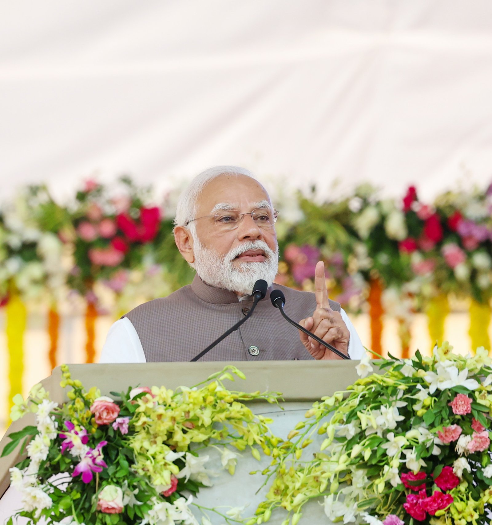 मोदी ने ‘सूरत डायमंड बोर्स’ का किया उद्घाटन