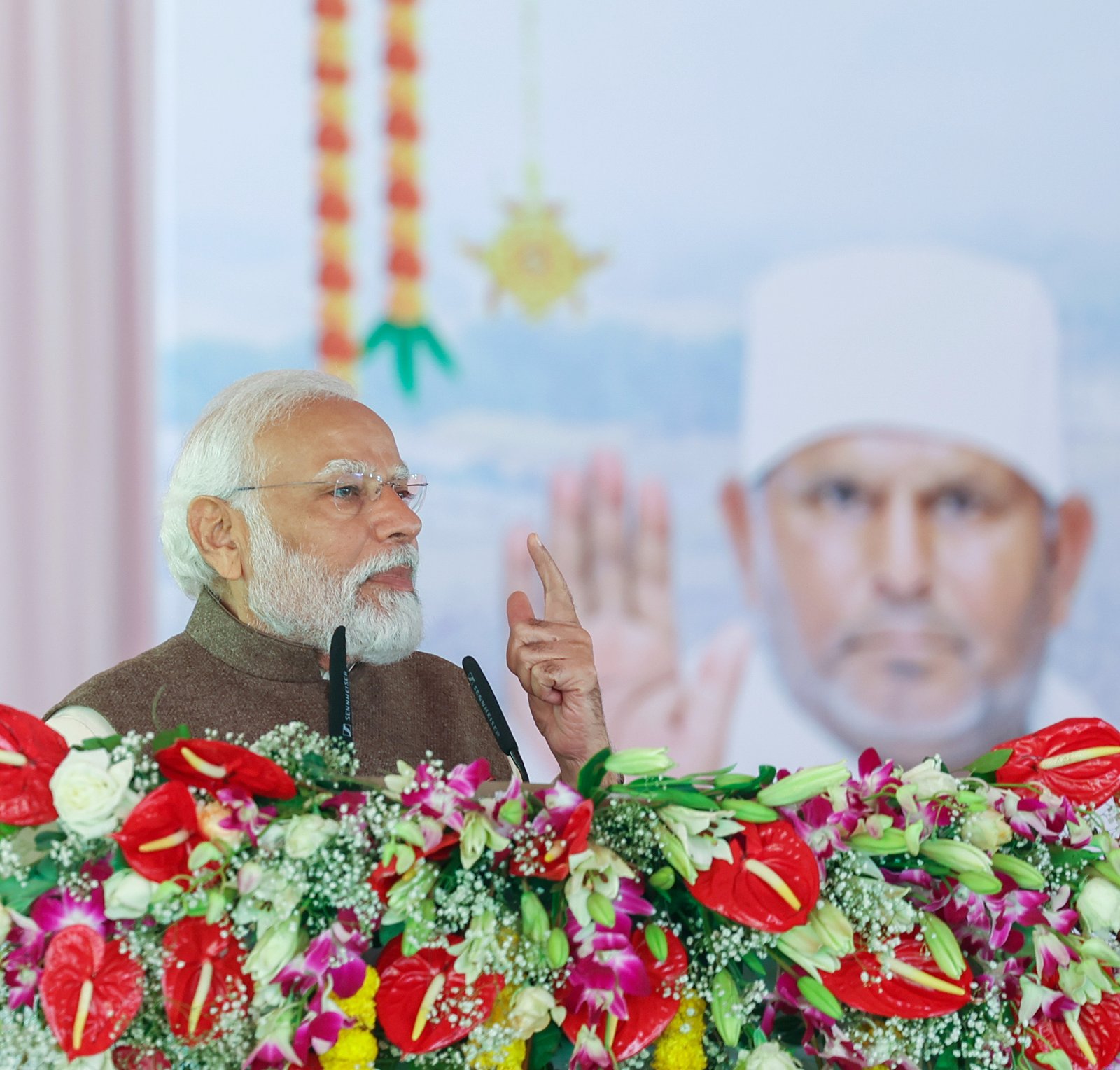 अध्यात्म, इतिहास व संस्कृति का जीवंत उदाहरण है स्वर्वेद मंदिरः पीएम मोदी