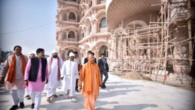 प्रधानमंत्री के कार्यक्रम की तैयारियां परखने वाराणसी के स्वर्वेद महामंदिर धाम पहुंचे सीएम योगी आदित्यनाथ