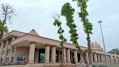 वर्ल्ड क्लास सुविधाओं से लैस होगा अयोध्या रेलवे स्टेशन.अबतक एक छोटे से रेलवे स्टेशन के रूप में रही है पहचान.240 करोड़ की लागत से तैयार हुआ है अयोध्या स्टेशन का भव्य भवन.पूरी तरह से वातानुकूलित है श्रीराम नगरी का शानदार रेलवे स्टेशन.