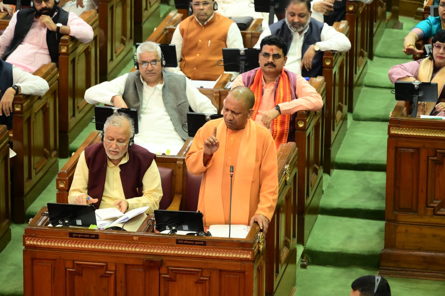 मुहावरे के जरिए सीएम योगी ने शिवपाल पर कसा तंज, बोले- ‘बोया पेड़ बबूल का तो आम कहां से होय’