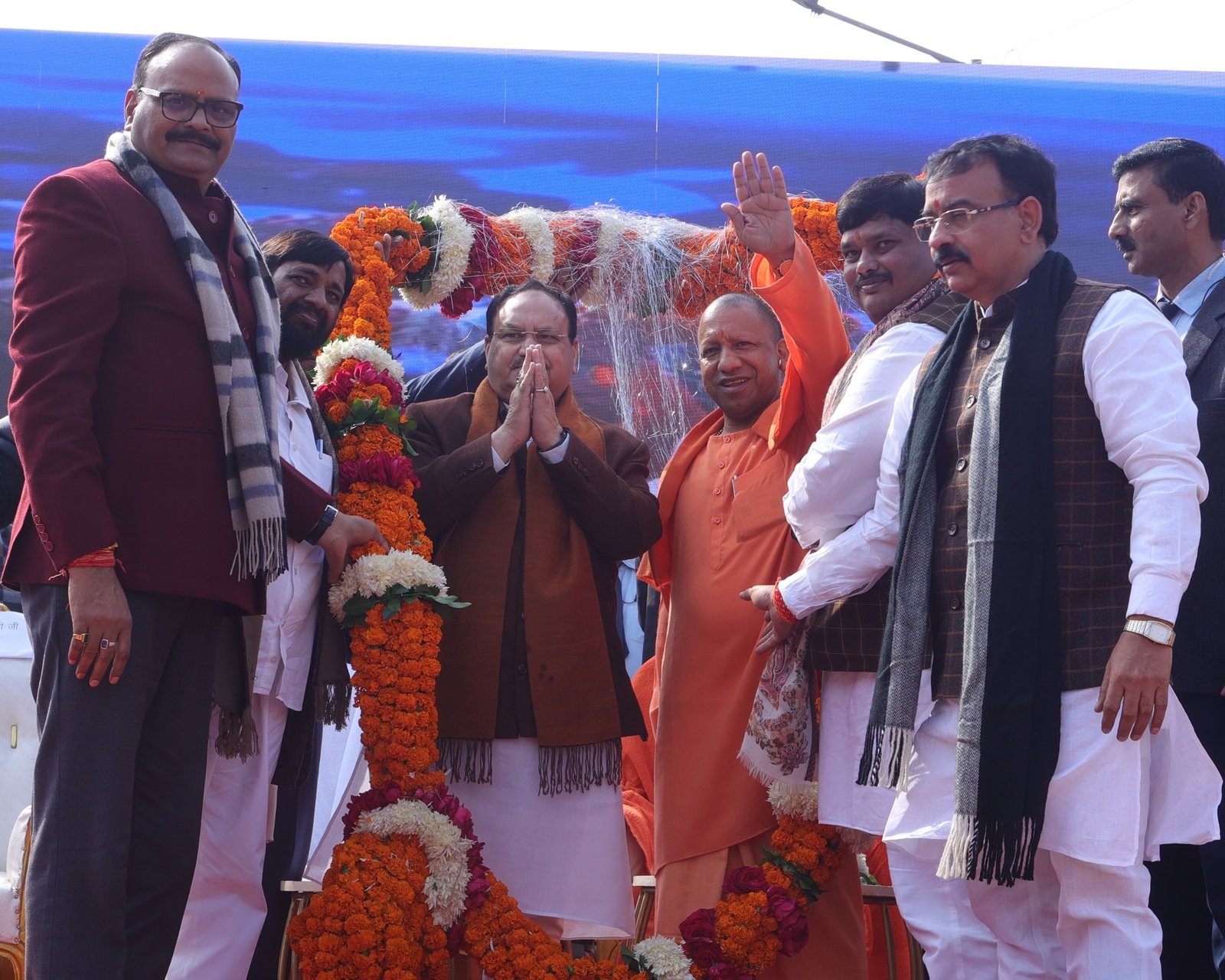 मोदी-योगी भारत और यूपी को आगे बढ़ने वाले, राहुल-अखिलेश केवल परिवार को आबाद रखना चाहते हैं : नड्डा