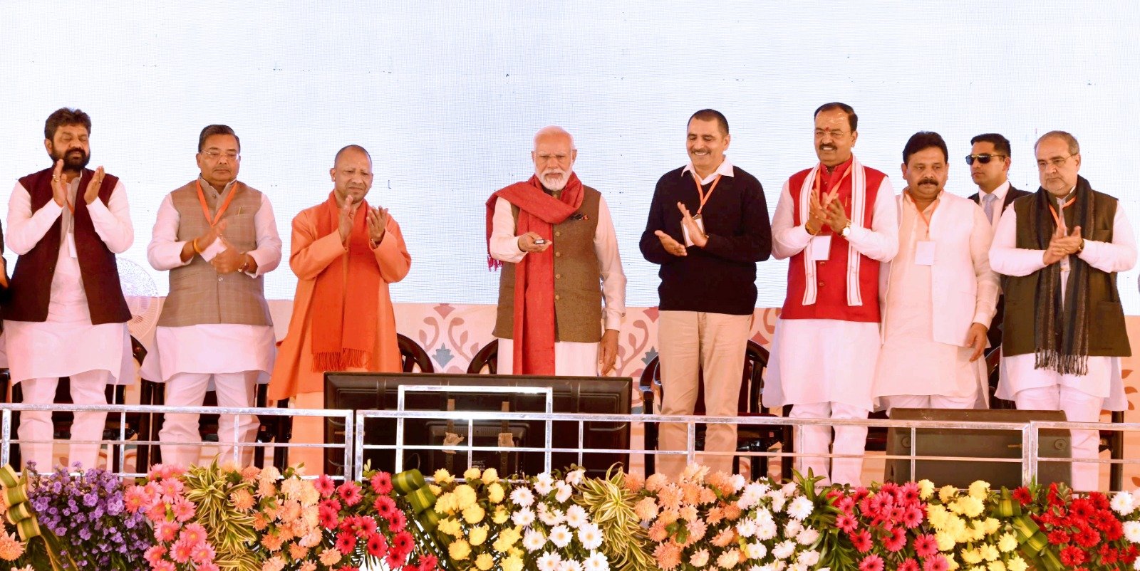 प्रधानमंत्री ने वाराणसी में 19 हजार करोड़ की योजनाओं का किया शिलान्यास और लोकार्पण