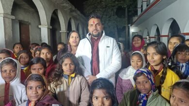 अनाथालय में डोनेशन देकर गुंजन सिंह ने मनाया अपना जन्मदिन, तो पत्नी ने टैटू बनाकर कर दिया तोहफा