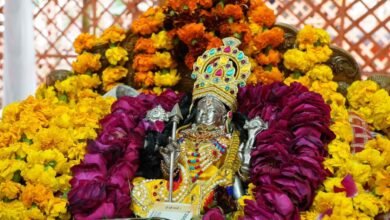 रामलला की प्रतिमा को मंदिर परिसर में भ्रमण कराया गया