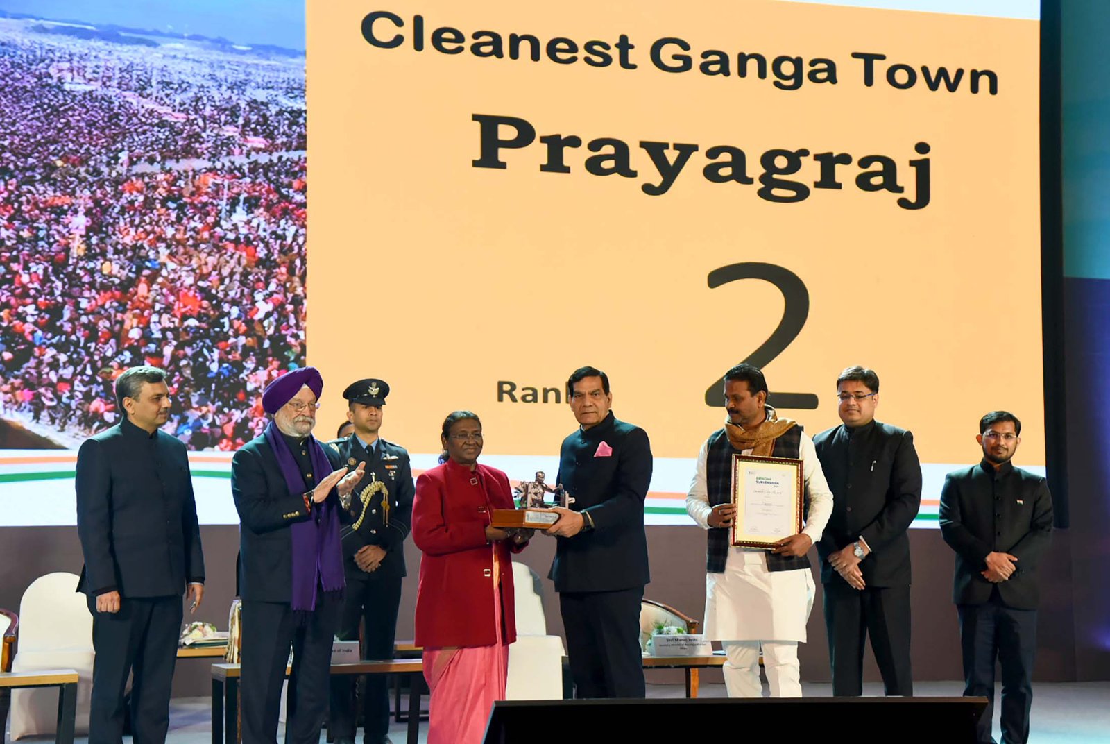 नई दिल्ली के भारत मंडपम में राष्ट्रपति द्रौपदी मुर्मू ने प्रदेश के नगर विकास मंत्री को प्रदान किया पुरस्कार