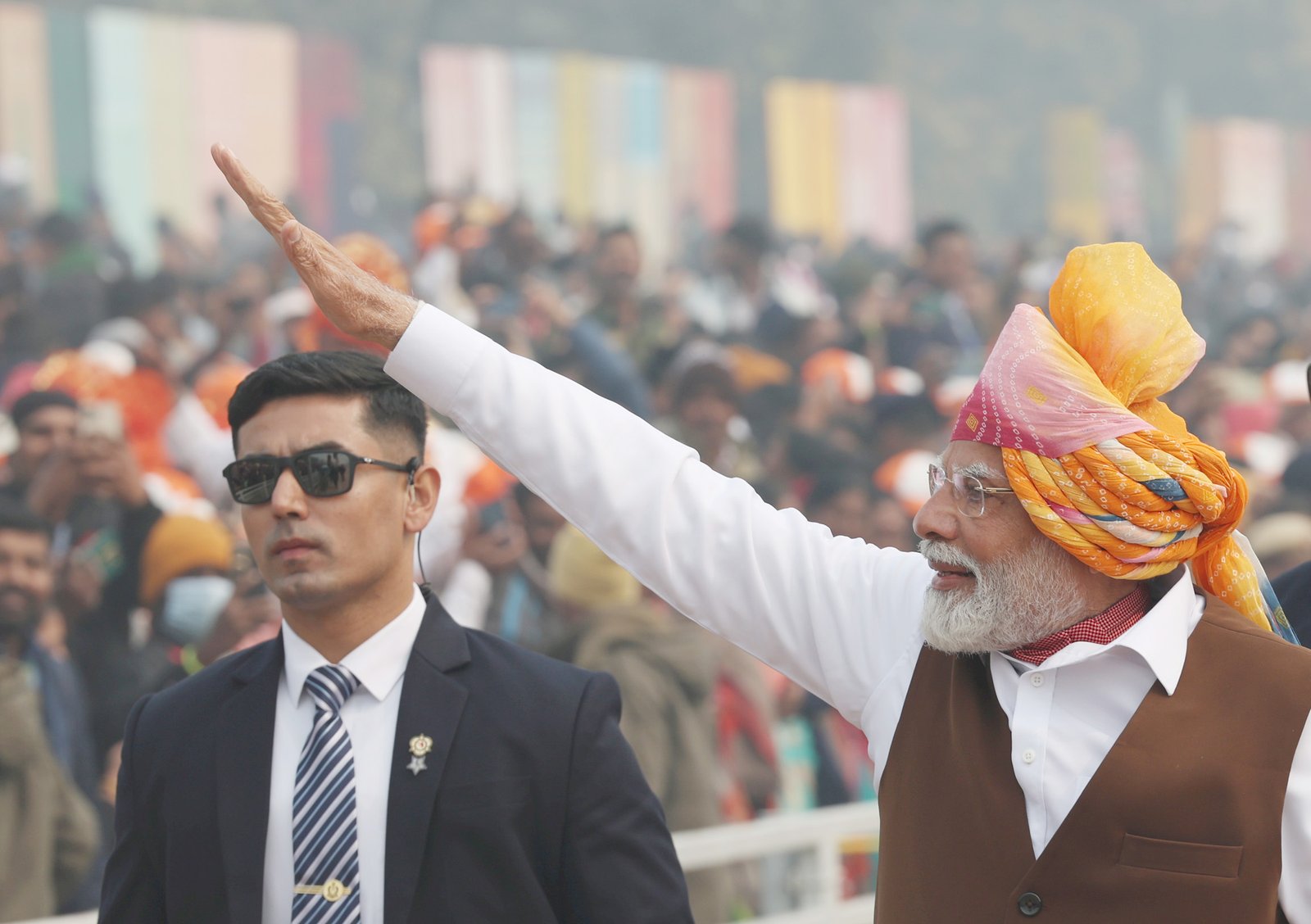 दर्शकों के बीच पहुंचे मोदी,‘राम रंग’ में रंगे नजर आए