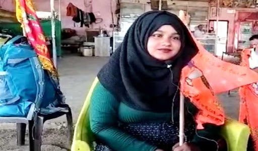 मुबंई से पैदल निकली मुस्लिम युवती का महोबा में अभूतपूर्व स्वागत