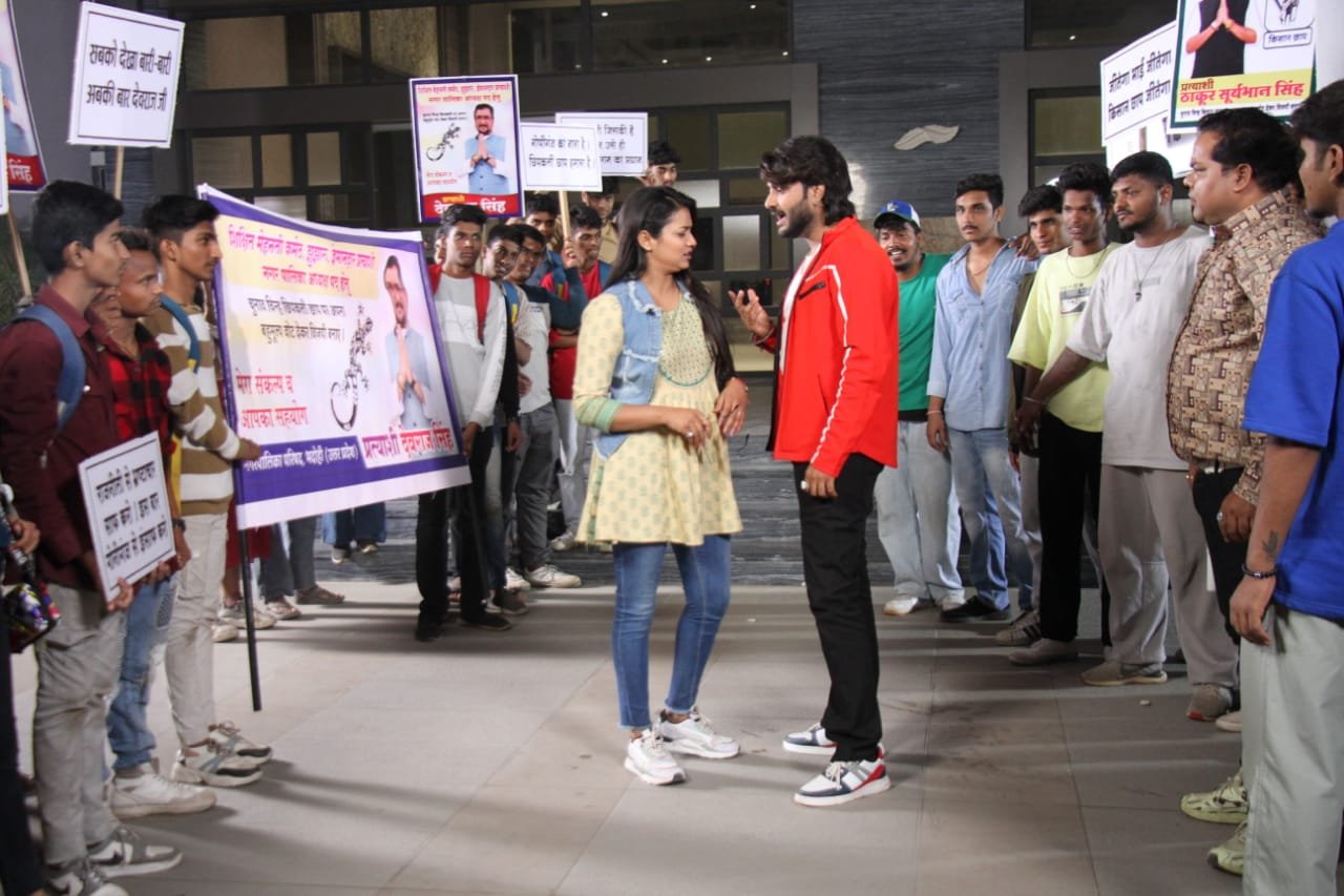 प्रदीप पांडेय चिंटू कर रहे हैं आस्था सिंह के साथ रोमांस, नाराज हुई यामिनी सिंह