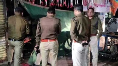 युवक की चाकू गोदकर हत्या, पुलिस मौके पर मौजूद