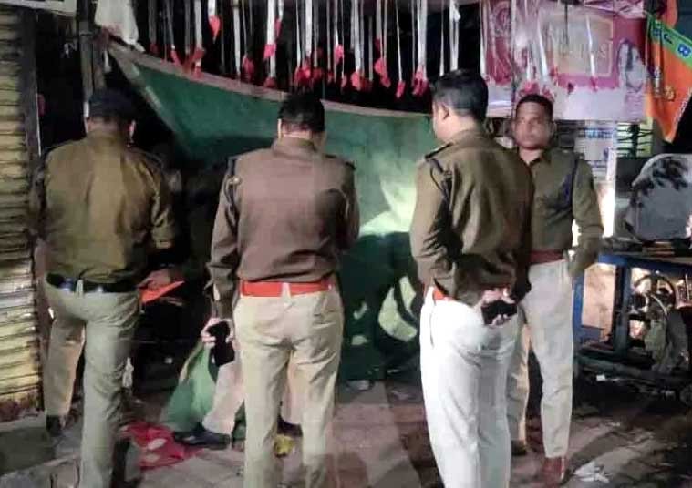 युवक की चाकू गोदकर हत्या, पुलिस मौके पर मौजूद