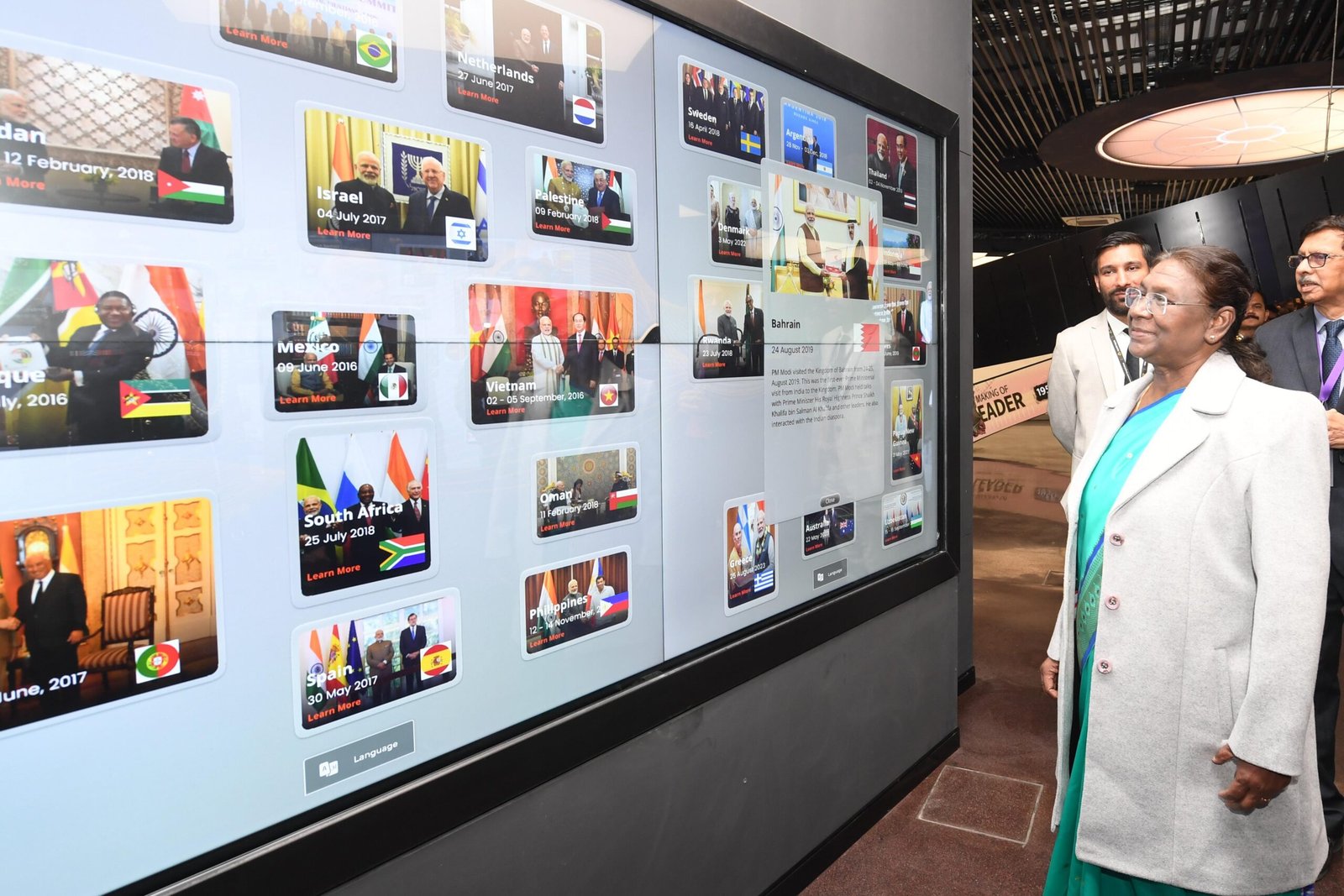 मुर्मु ने प्रधानमंत्री संग्रहालय में नरेन्द्र मोदी दीर्घा देखी