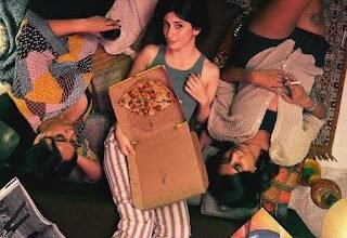'गर्ल्स नाइट' डॉट के लिए एक संगीतमय छलांग
