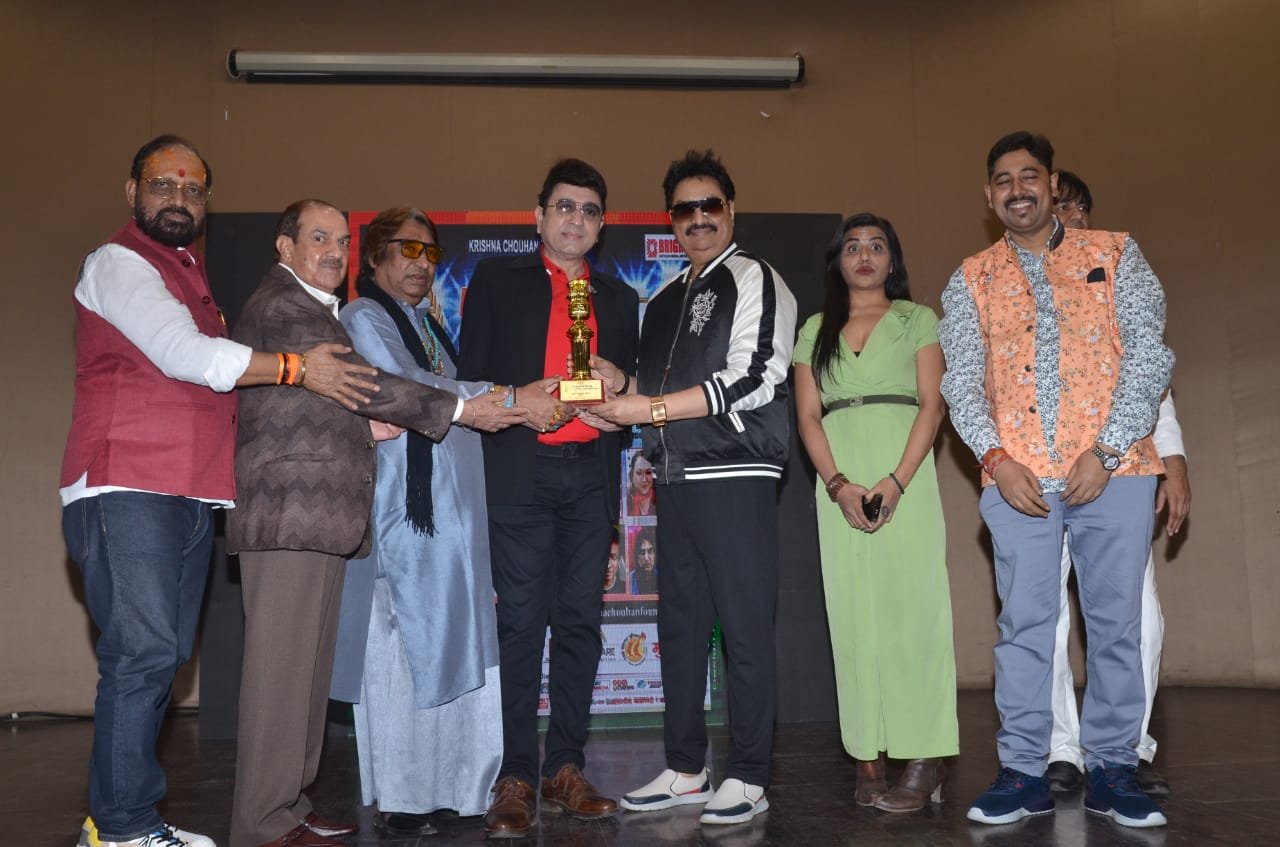 कुमार शानू, इस्माइल दरबार, धीरज कुमार, ऋतु पाठक, सुनील पाल, मेहुल कुमार, दिलीप सेन, अली खान, दीपानारायण झा, एसीपी संजय पाटिल, बीएन तिवारी, अभिजीत राणे, ब्राइट आउटडोर मीडिया लिमिटेड हुए सम्मानित