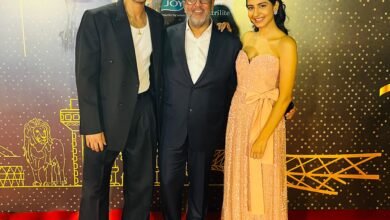 आनंद एल राय ने नखरेवाली के नये चेहरों का परिचय दिया; अंश दुग्गल और प्रगति श्रीवास्तव ने ग्लैमरस रेड कार्पेट डेब्यू किया।