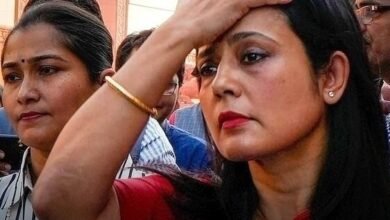 महुआ मोइत्रा को सुप्रीम कोर्ट से झटका