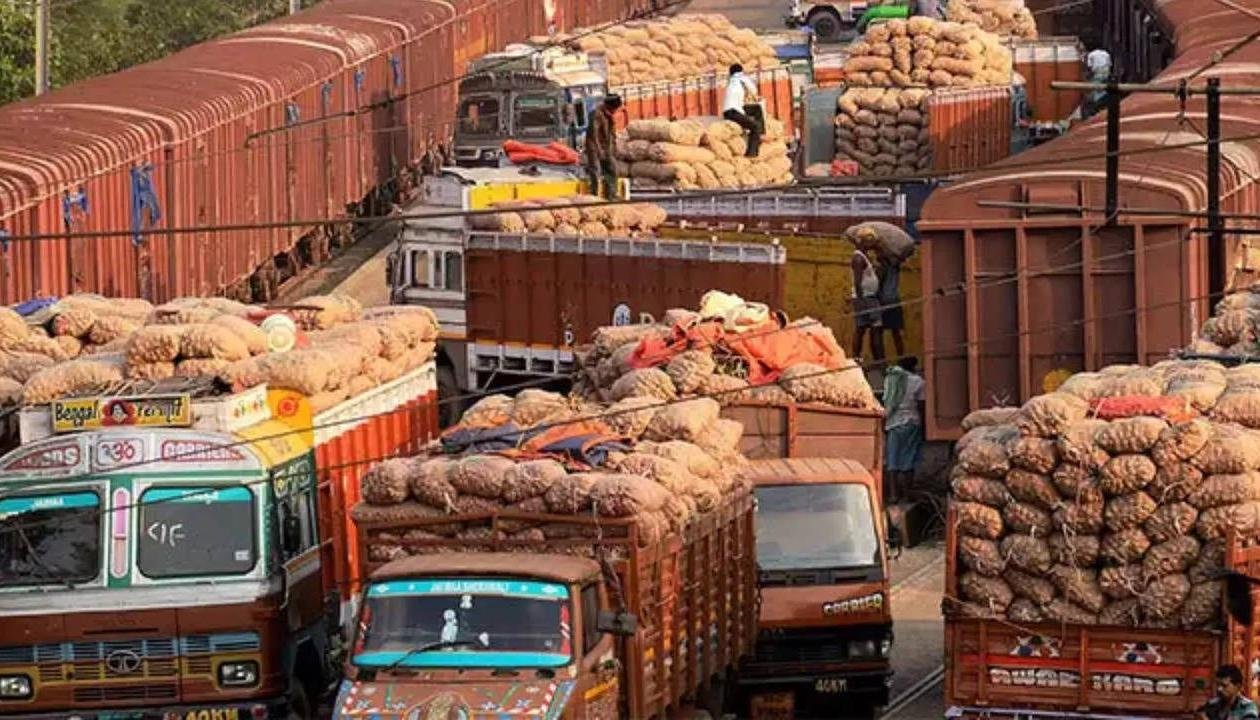 ट्रक चालकों की हड़ताल से जनजीवन प्रभावित