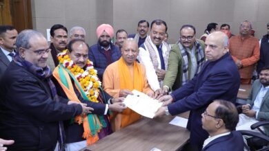 सीएम योगी की उपस्थिति में दारा सिंह चौहान ने दाखिल किया नामंकन
