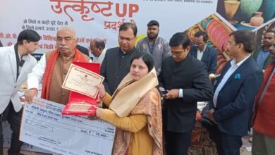 यूपी दिवस पर वाराणसी के 4 शिल्पियों को मिला राज्य व दक्षता हस्तशिल्प पुरस्कार