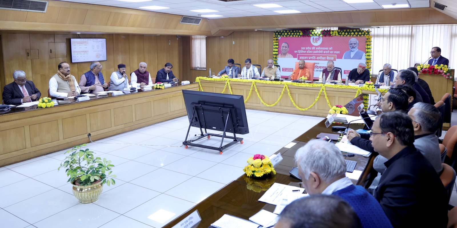 मुख्यमंत्री ने मांगा फार्मास्युटिकल रिसर्च एंड इनोवेशन इंस्टीच्यूट का प्रस्ताव, लखनऊ के आस-पास होगी स्थापना