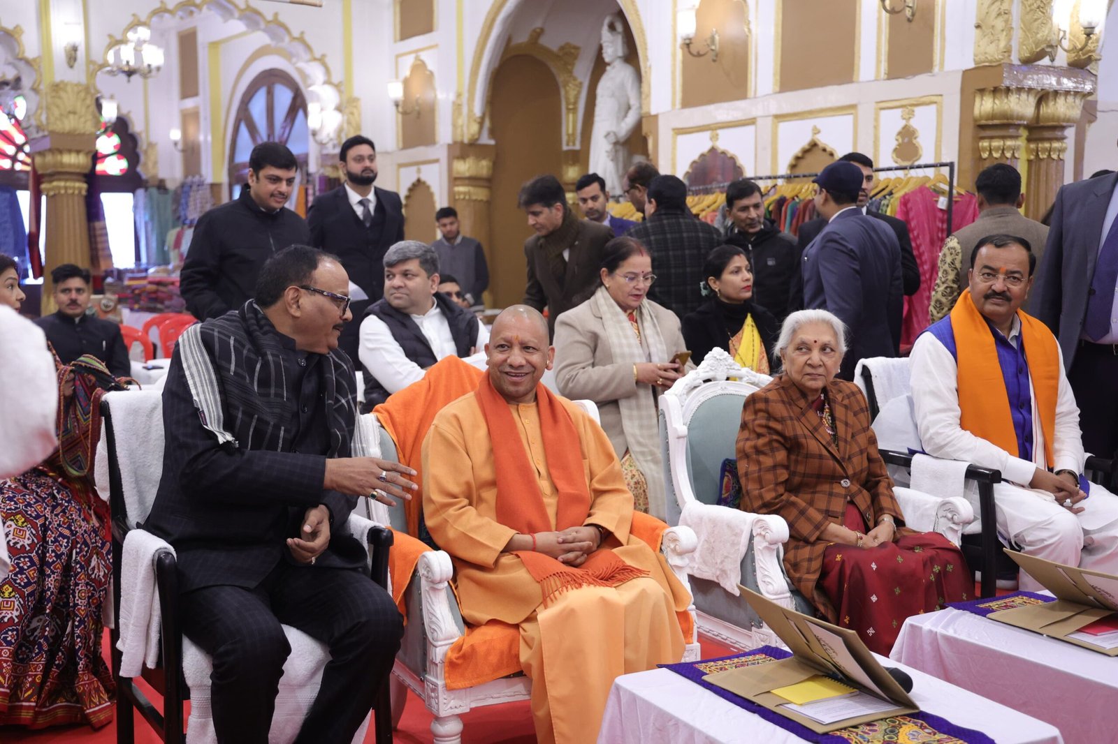 प्रधानमंत्री के वोकल फॉर लोकल की आधारशिला है हैंडीक्राफ्ट एग्जीबिशन: सीएम योगी