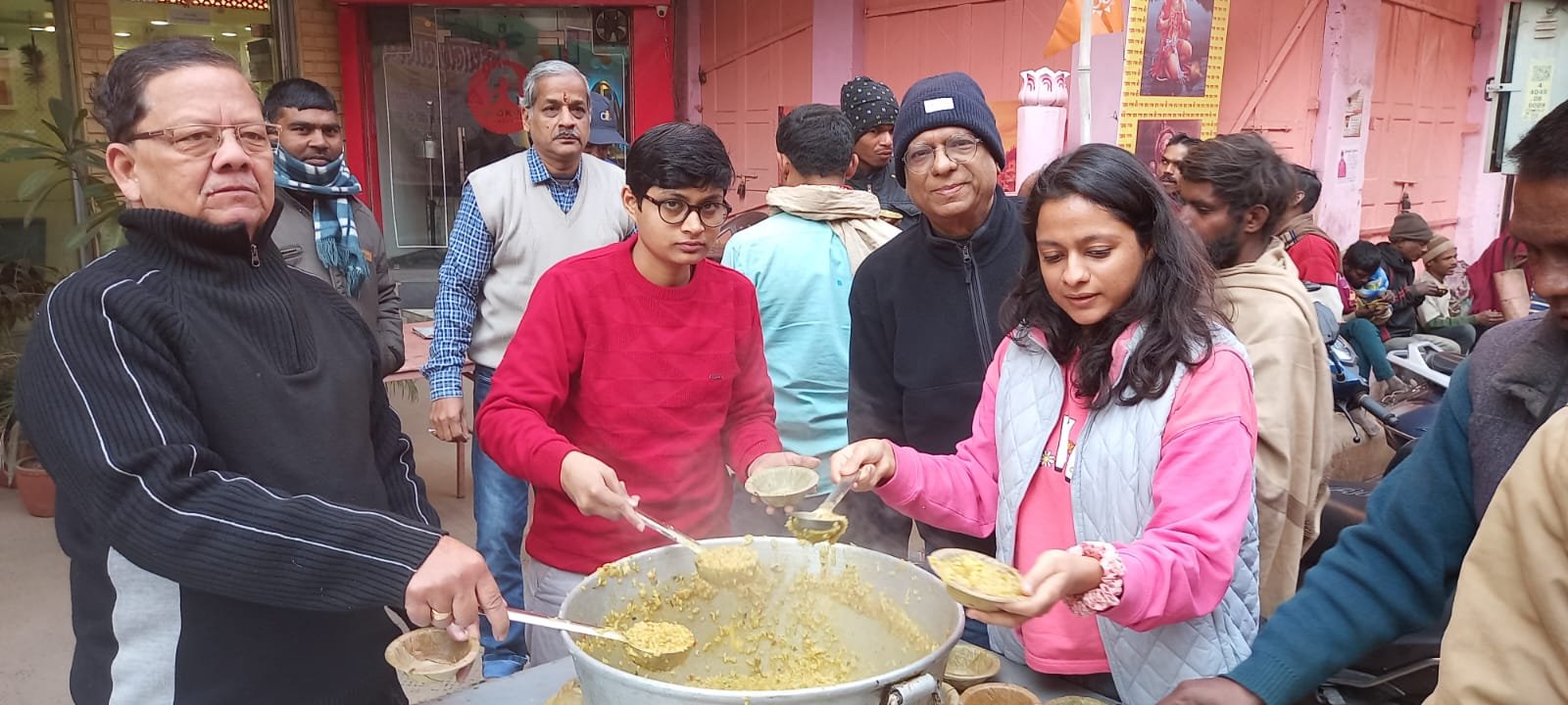 ‘संकल्प अन्न क्षेत्र’’ के अंर्तगत संस्था द्वारा जनमानस में किया गया प्रसाद का वितरण