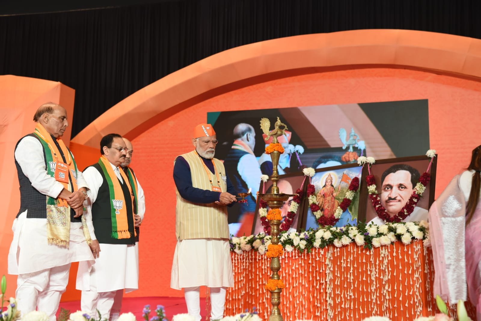 हर बूथ पर भाजपा के 370 वोट बढ़ाएं कार्यकर्ता :मोदी