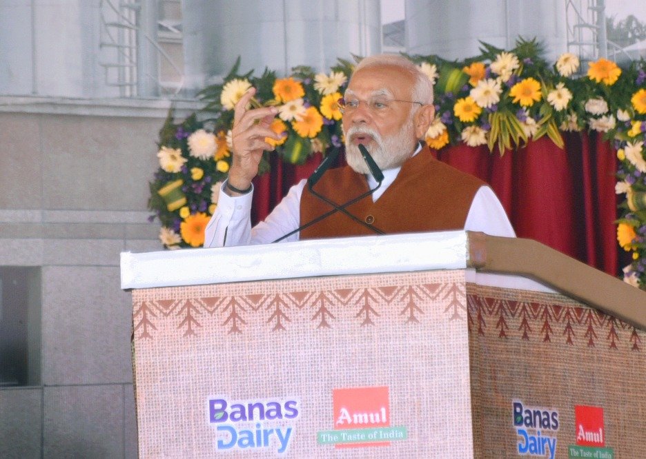 वाराणसी में प्रधानमंत्री नरेन्द्र मोदी ने इंडी गठबंधन पर जमकर साधा निशाना.बनास काशी संकुल समारोह को संबोधित करते हुए पीएम ने कहा काशी का अपमान युवा नहीं भूलेंगे.