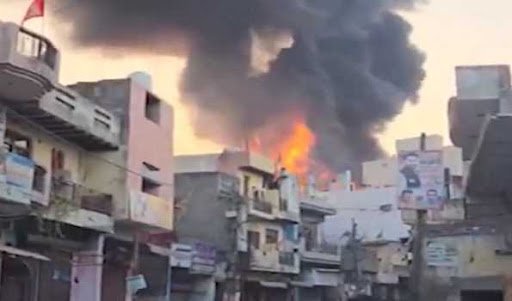 उत्तरी दिल्ली के अलीपुर में पेंट फैक्ट्री में आग लगने से 11 की मौत, चार जख्मी