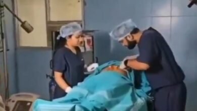 ऑपरेशन थिएटर में प्री-वेडिंग शूट : स्वास्थ्य मंत्री ने डॉक्टर को बर्खास्त किया