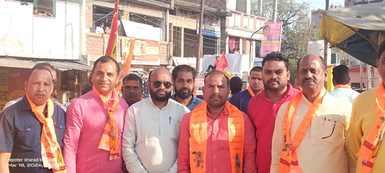 पीपीगंज में घाटा मेहदीपुर श्री बाला जी महराज की निकली भव्य शोभायात्रा