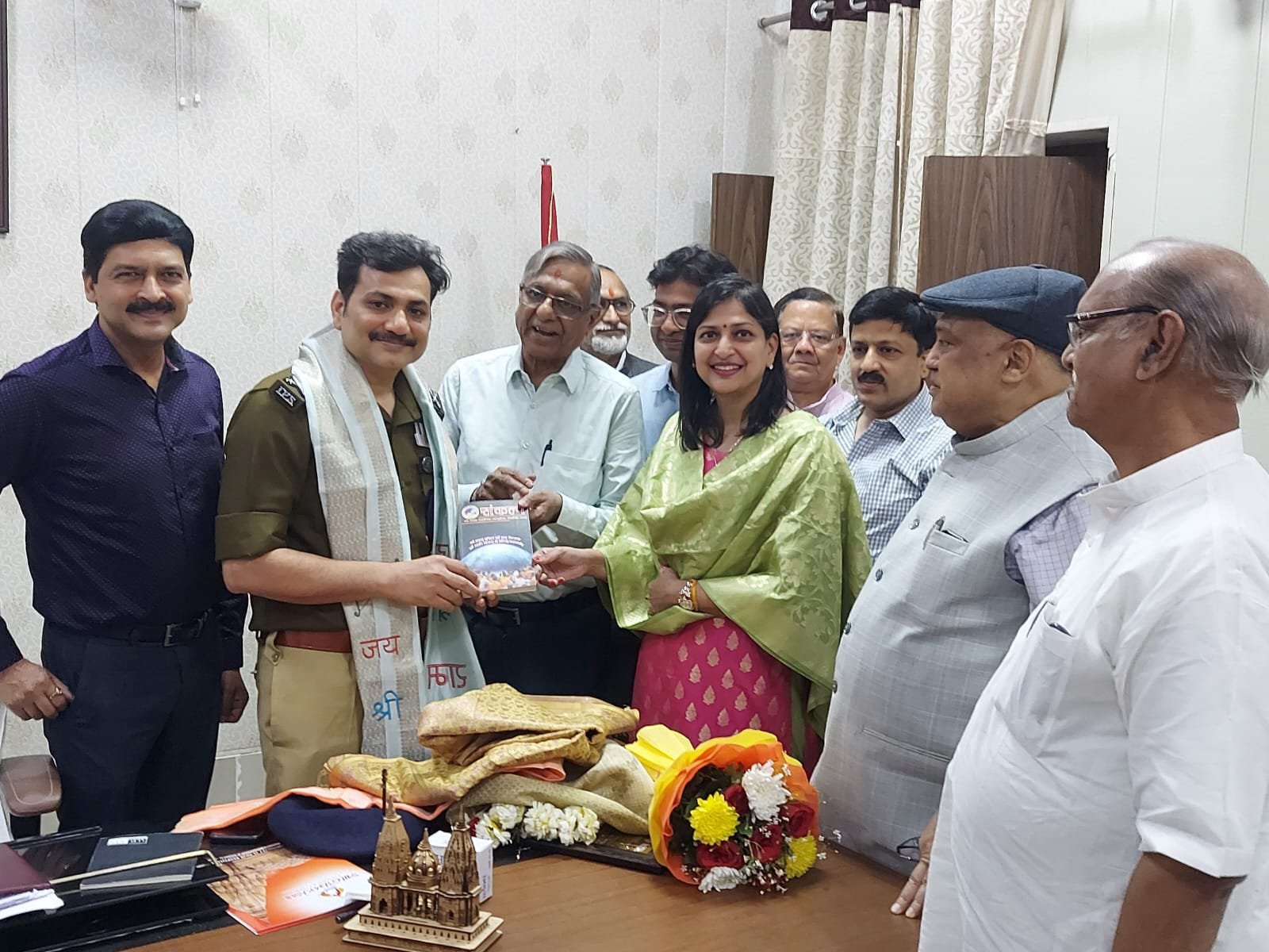 अग्रबंधुओ ने किया नवागत पुलिस आयुक्त मोहित अग्रवाल का अभिनंदन