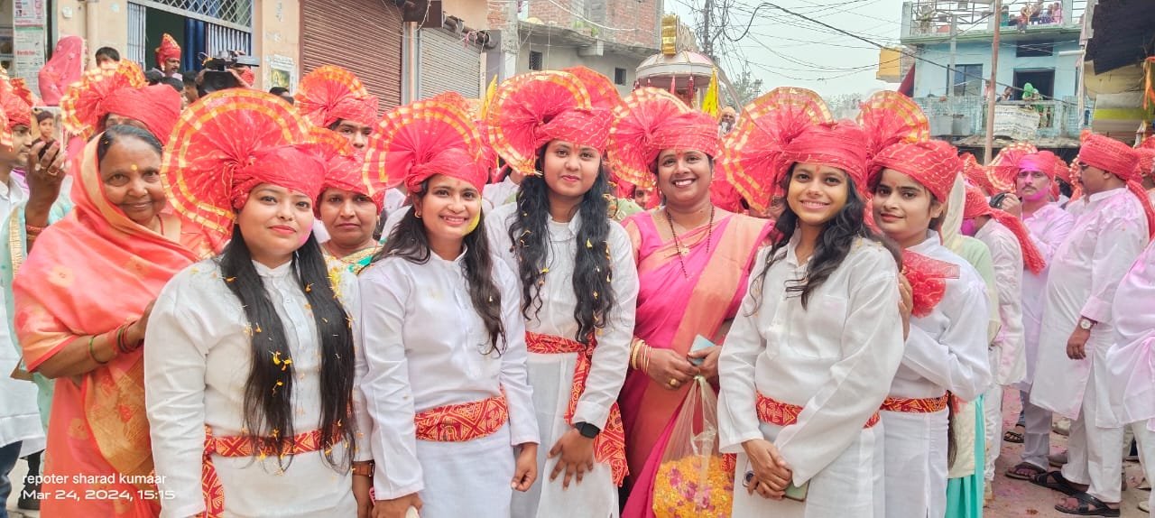 होली के पूर्व पूरे नगर पर छाया होली का त्योहार का खुमार