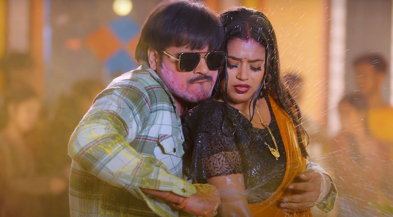 अरिवंद अकेला कल्लू का होली स्पेशल गाना ‘रंग करे चाप चाप’ रिलीज