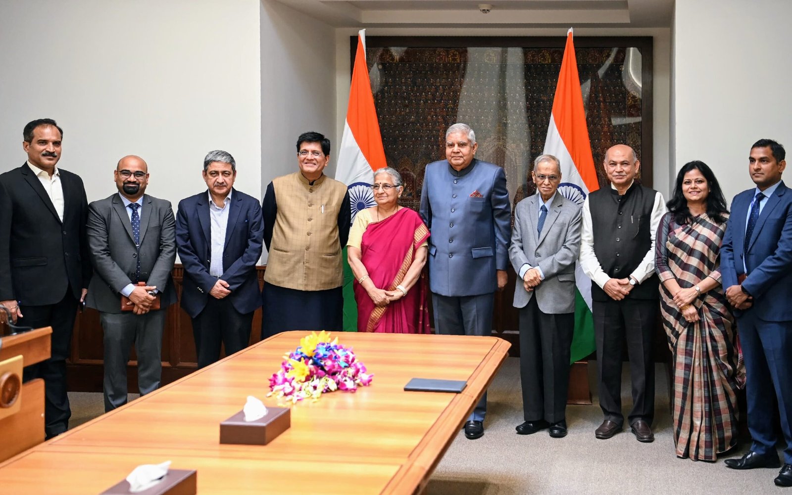 सुधा मूर्ति ने राज्यसभा सदस्य के तौर पर ली शपथ