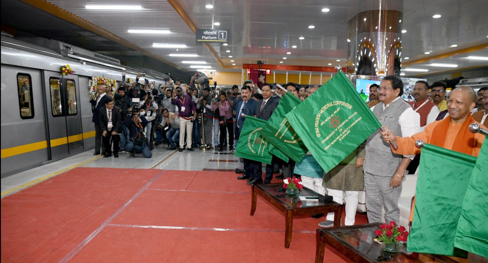 पीएम नरेंद्र मोदी के वर्चुअली हरी झंडी दिखाते ही आगरा मेट्रो ने अनोखा रिकॉर्ड किया दर्ज