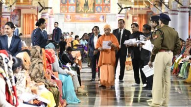 जनता दर्शन में 500 लोगों की समस्याएं सुनीं सीएम योगी ने, निस्तारण के लिए दिए निर्देश