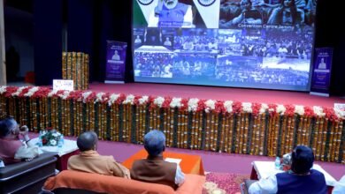 सीएम ने लाभार्थियों से भी किया संवाद, वितरित किया चेक