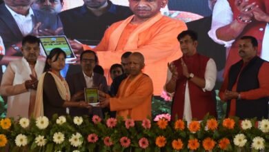 साढ़े चार हजार विद्यार्थियों को मिला स्मार्टफोन व टैबलेट का उपहार