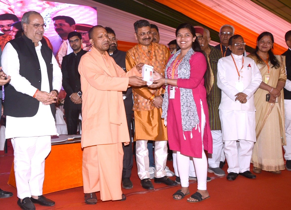 मुख्यमंत्री ने मुरादाबाद में जनसभा को किया संबोधित, मीरजापुर की जनसभा से वर्चुअली जुड़े