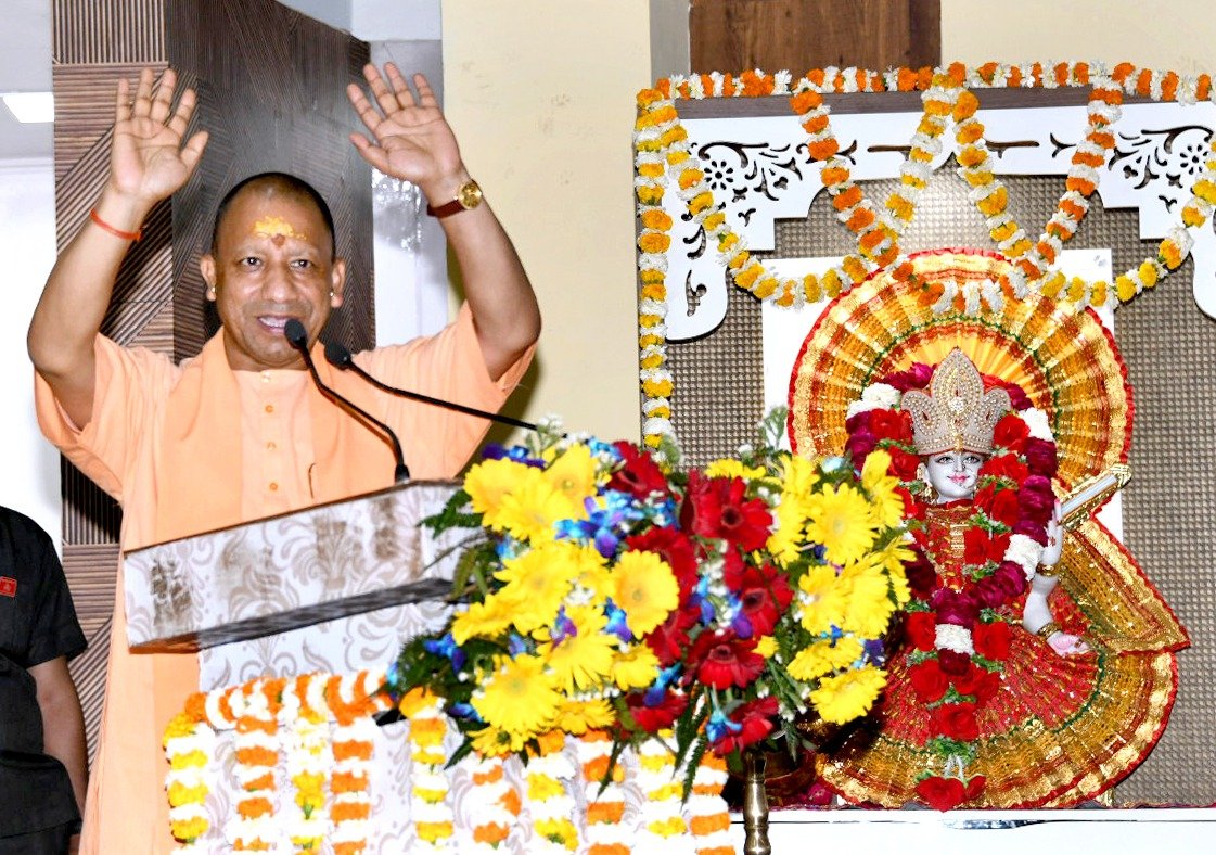 बोले सीएम - 500 साल बाद अवध में रघुवीरा ने खेली है होली