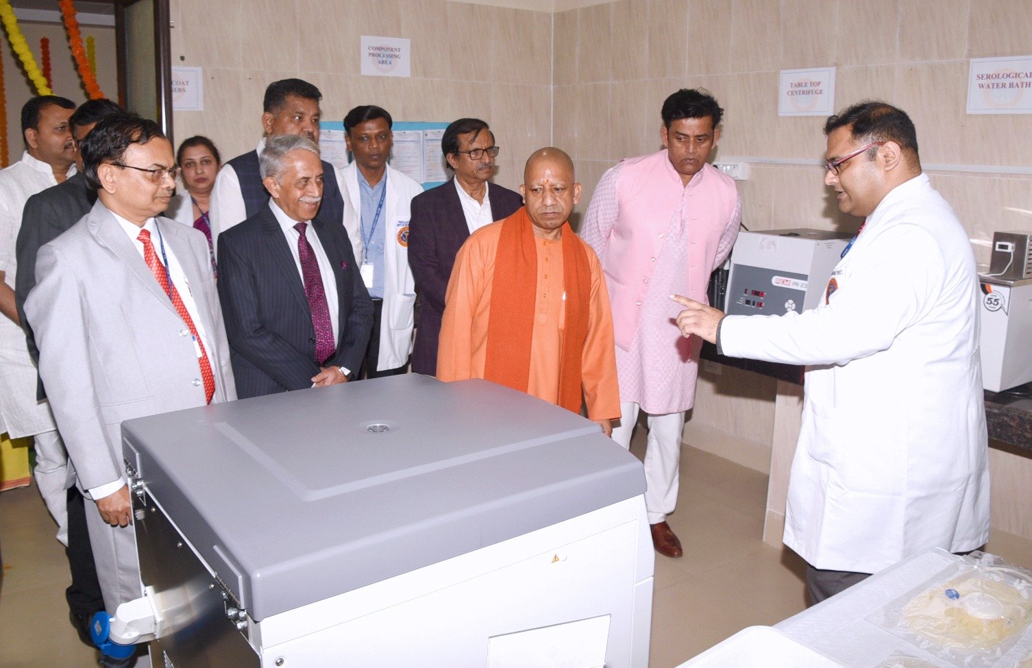 डॉक्टर के अच्छे व्यवहार से दूर हो जाती है मरीज की आधी बीमारी : सीएम योगी